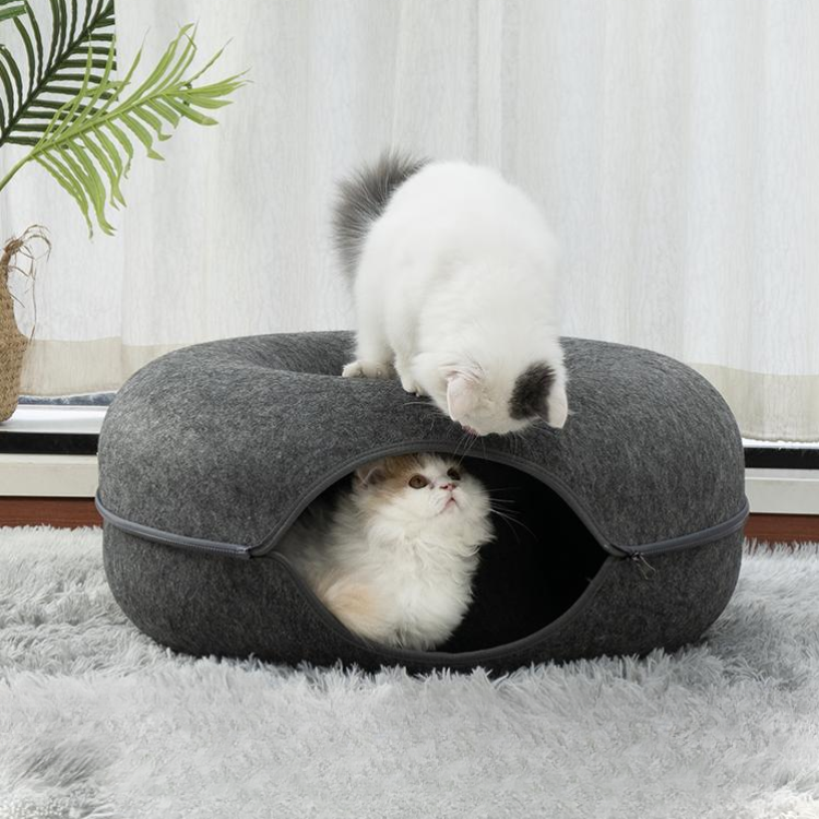 Lit tunnel en forme de donut pour chat en feutre