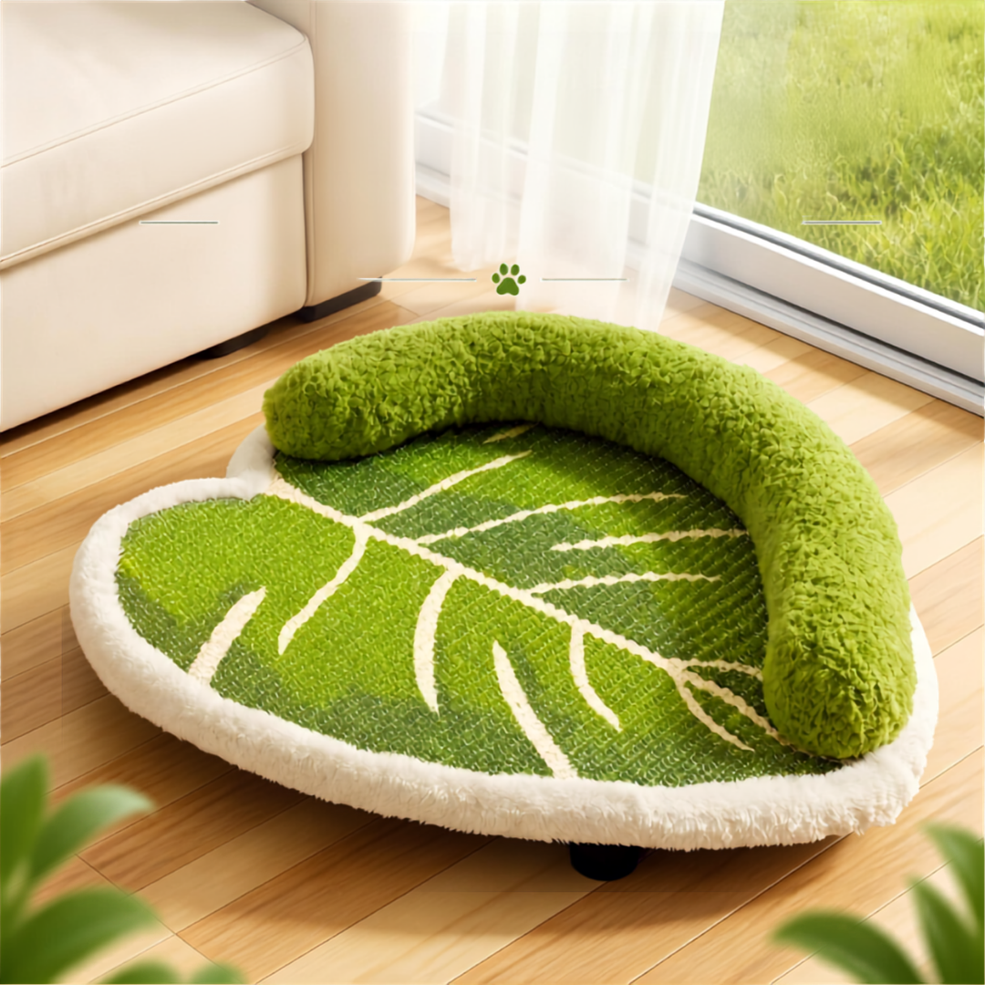 Leaf-shaped cat scratcher lounge bed detail view