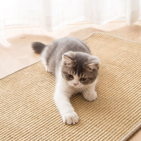 Protezione per divano con tappetino in sisal antigraffio per gatti
