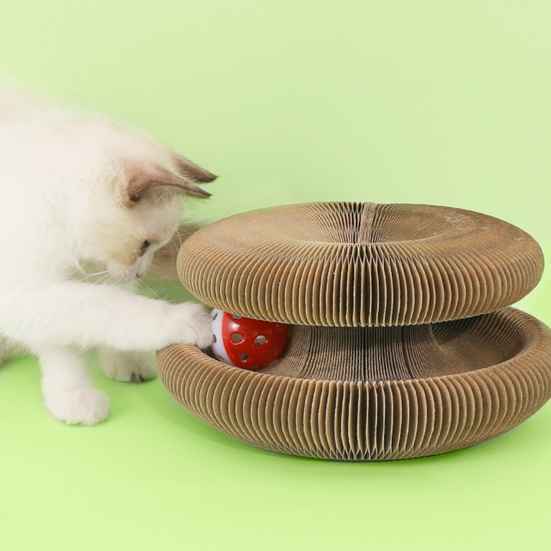 Juguete rascador para gatos con campana